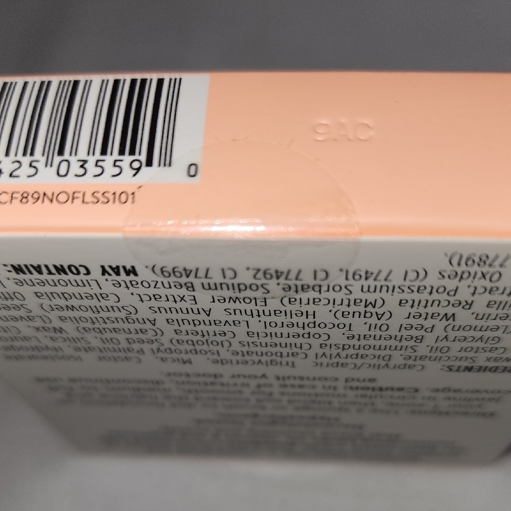 Flawless Brown Foundation for Natural Makeup Finish - Picture 7 of 8